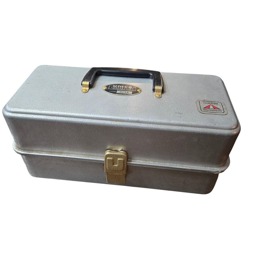 Vintage UMCO Model 102A Aluminum Tackle Box